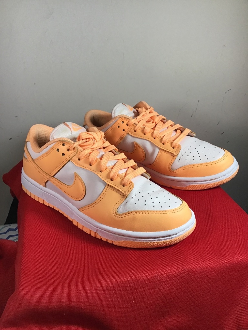 🔥❤️Nike women’s size 7.5, good condition, see photos, some creasing on toe box